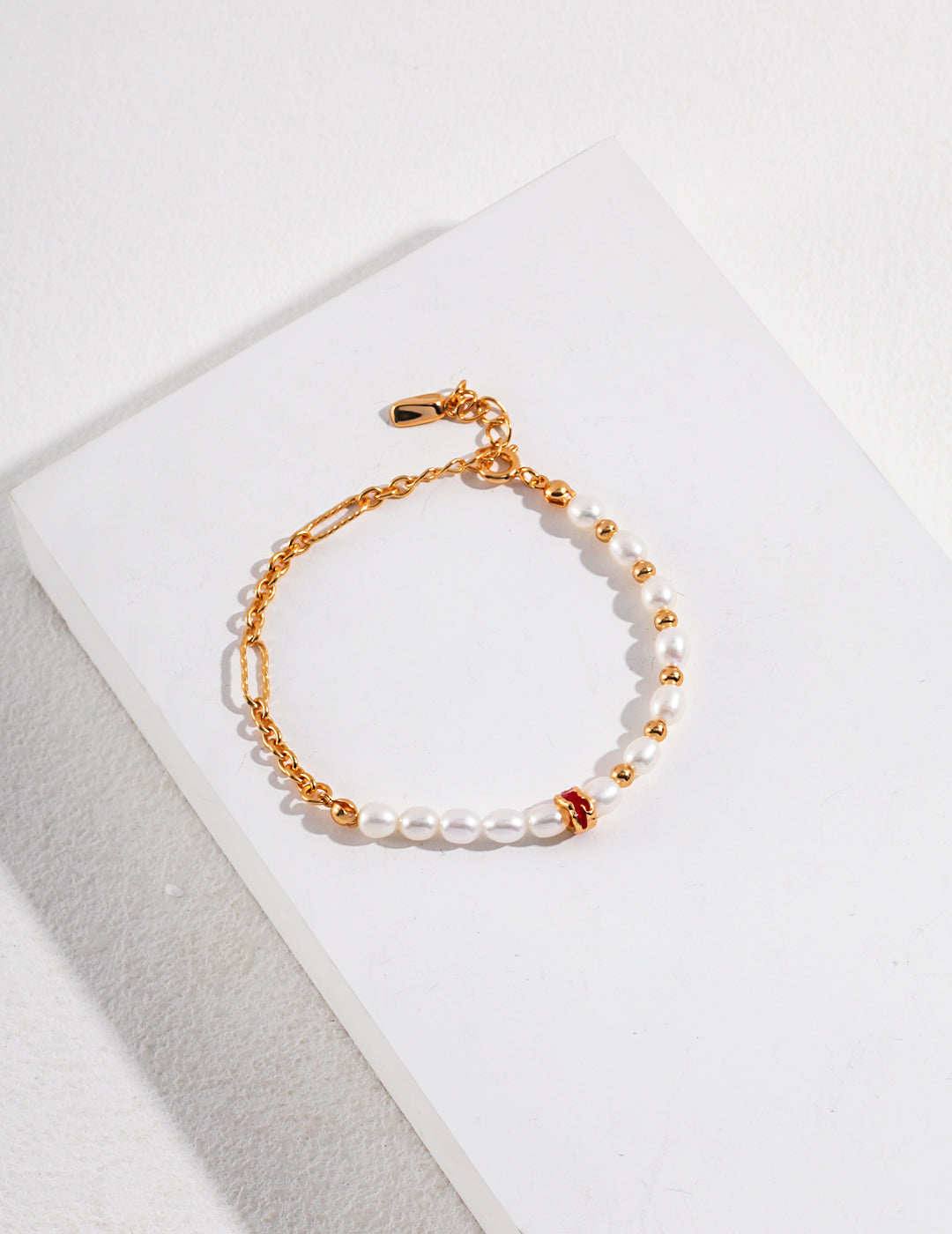 Gaze Drip Pearl Bracelet