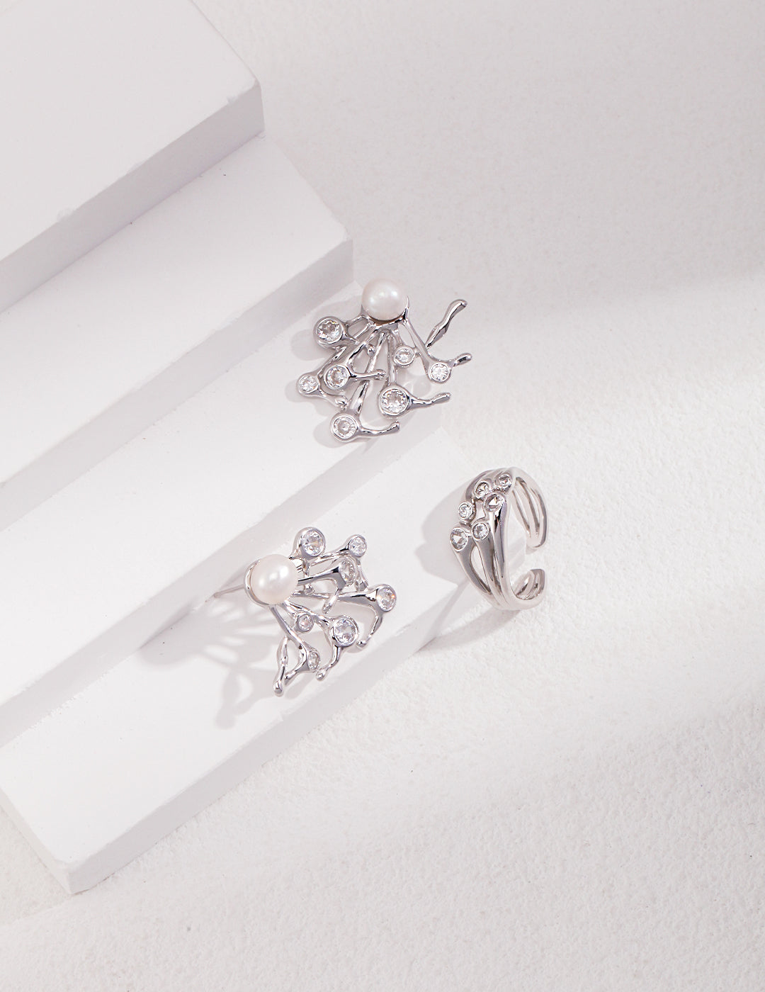 Elementary Zircon Ring